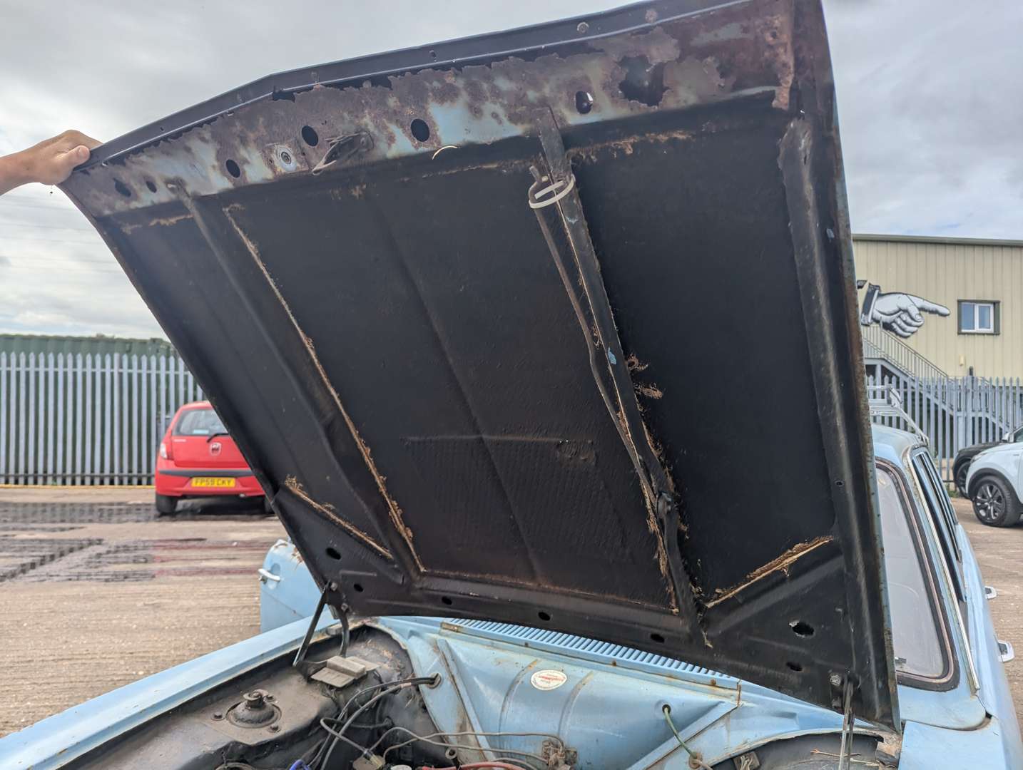 <p>1970 FORD CORTINA ESTATE</p>