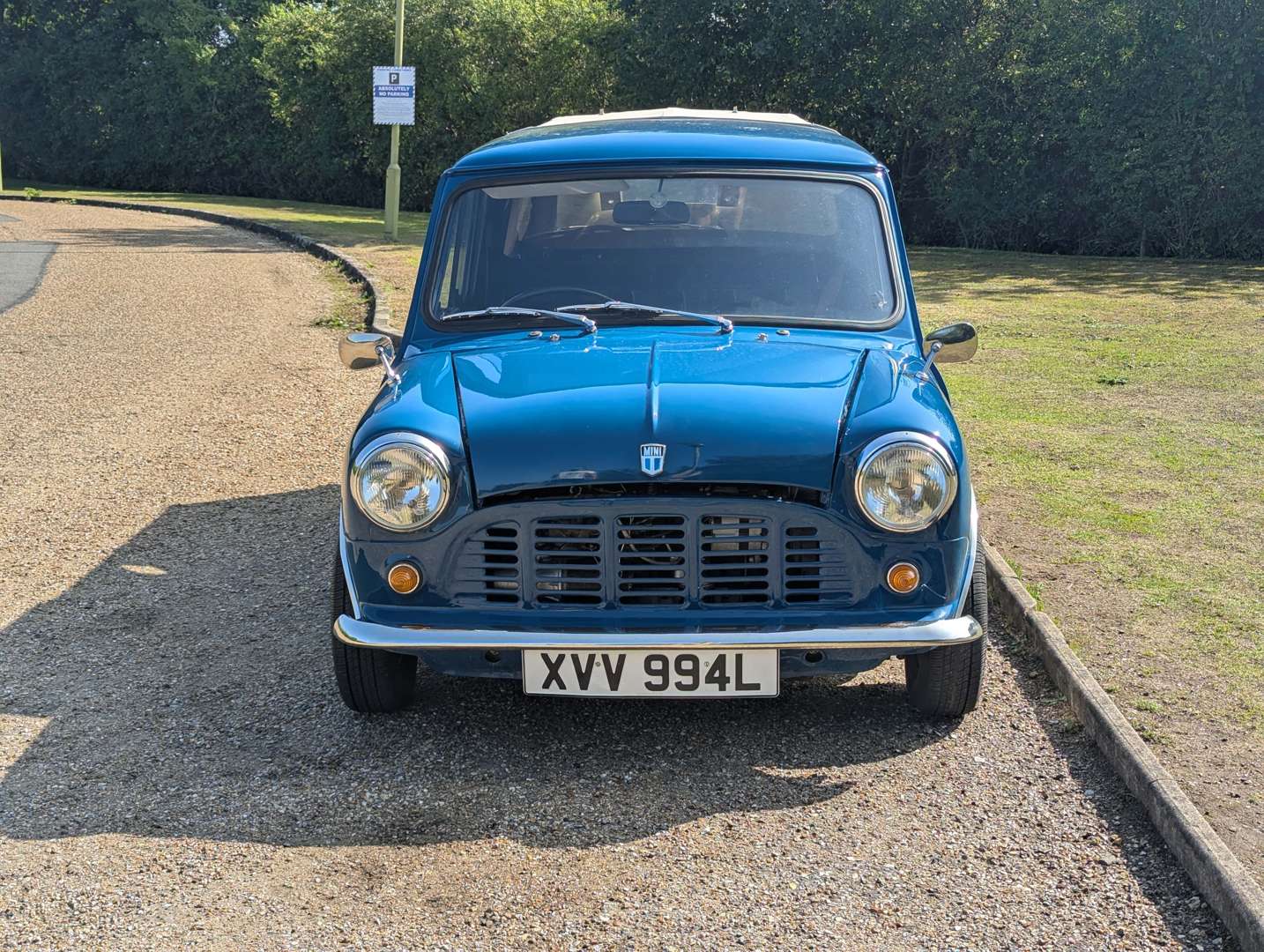 <p>1972 AUSTIN MINI PICK-UP</p>
