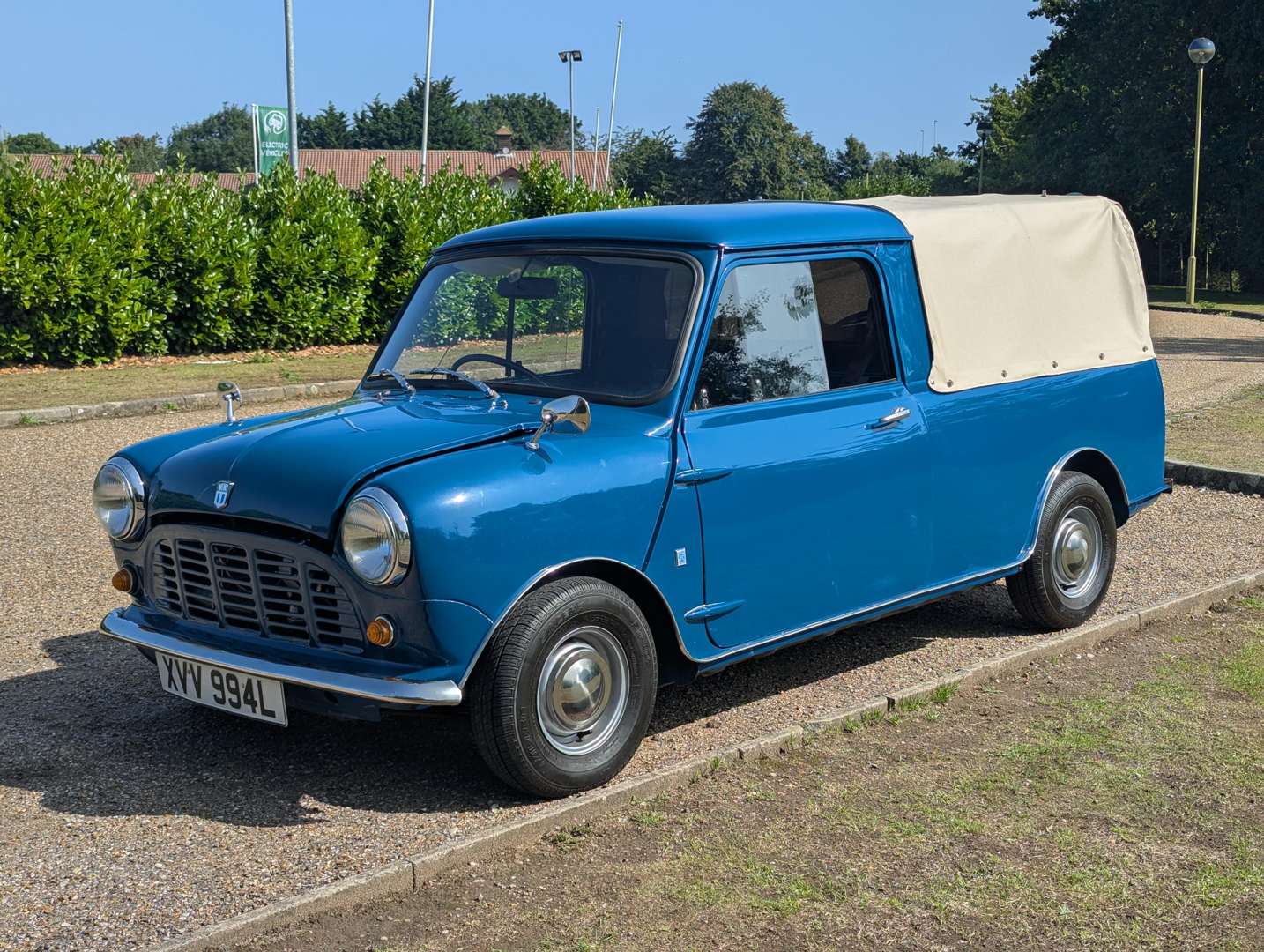 <p>1972 AUSTIN MINI PICK-UP</p>