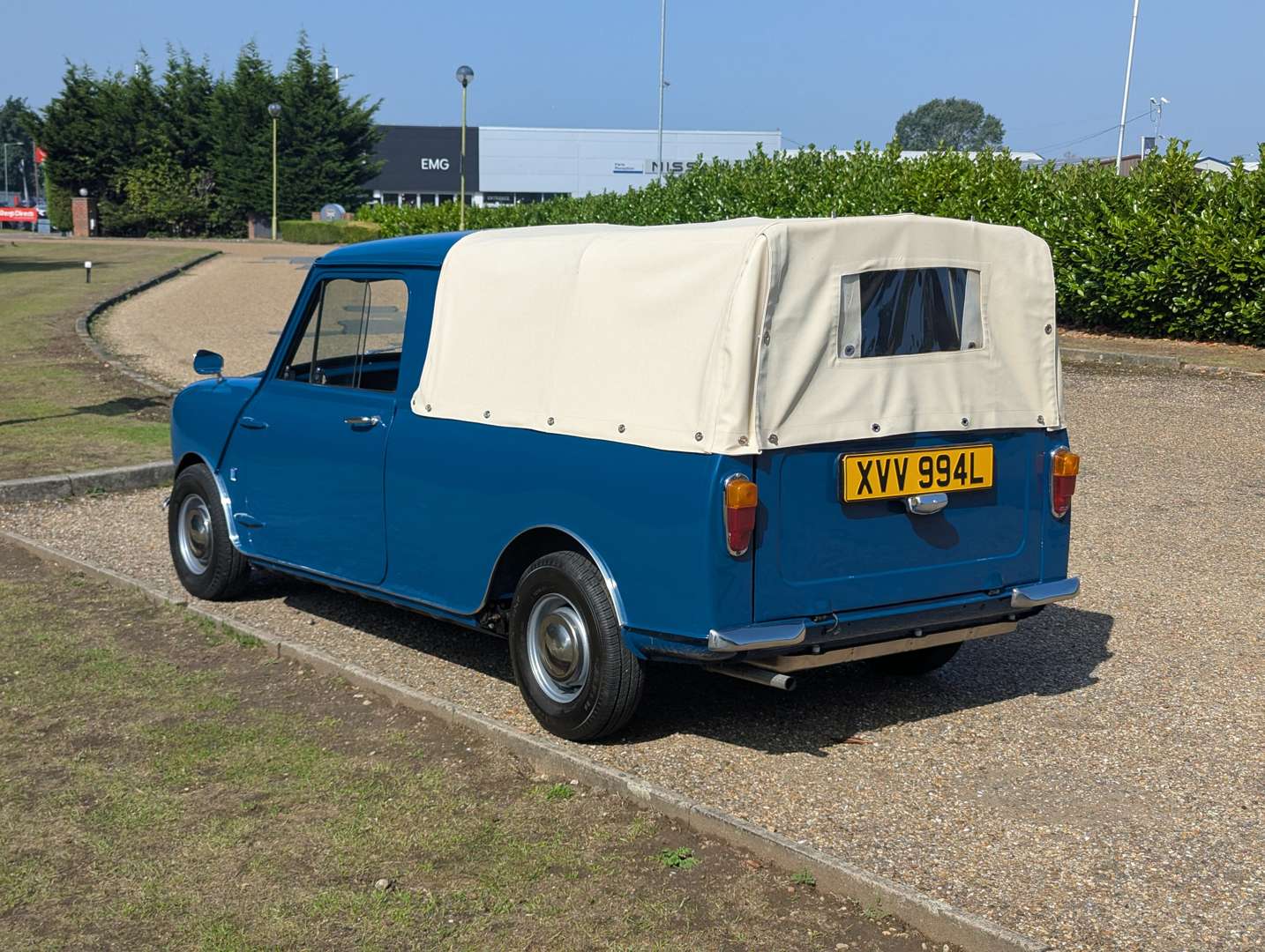 <p>1972 AUSTIN MINI PICK-UP</p>