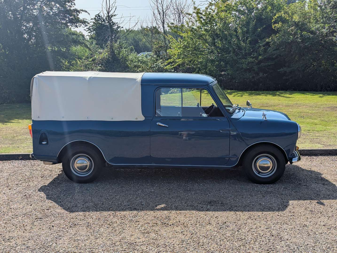 <p>1972 AUSTIN MINI PICK-UP</p>