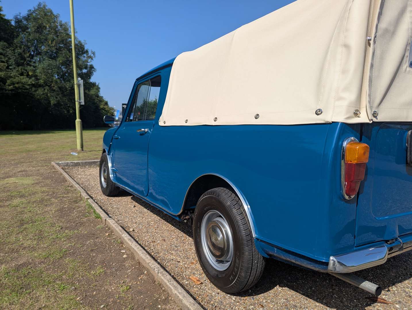 <p>1972 AUSTIN MINI PICK-UP</p>