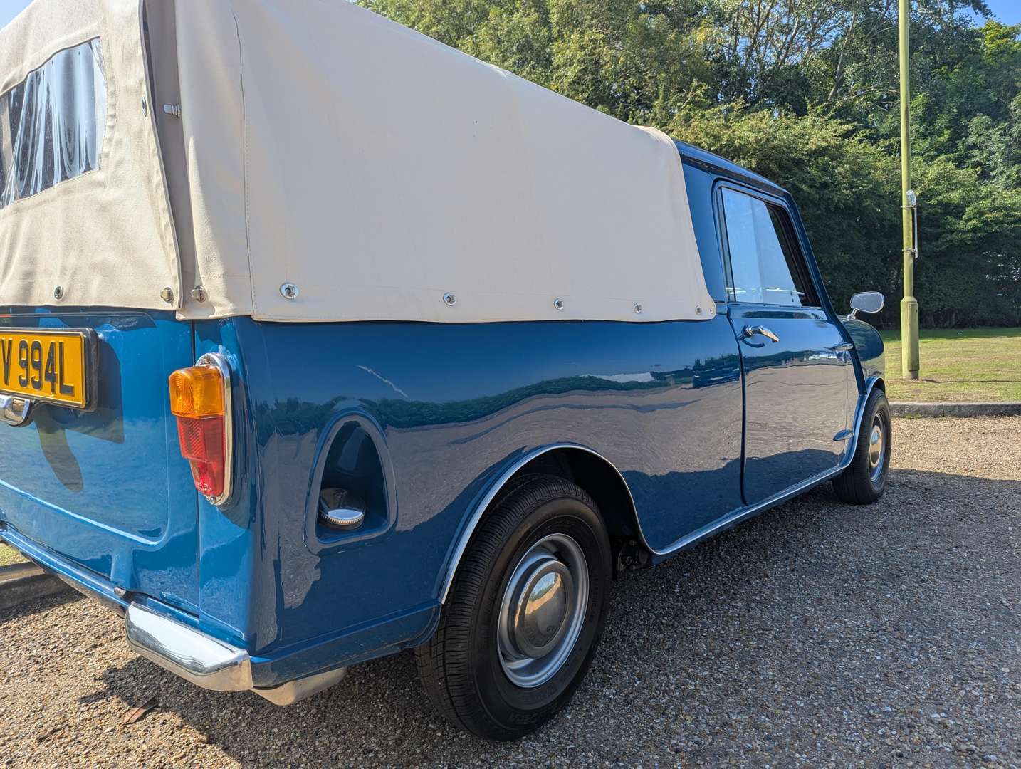 <p>1972 AUSTIN MINI PICK-UP</p>