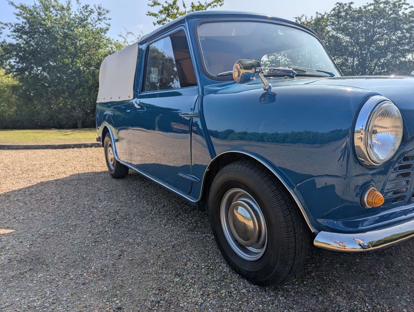 <p>1972 AUSTIN MINI PICK-UP</p>