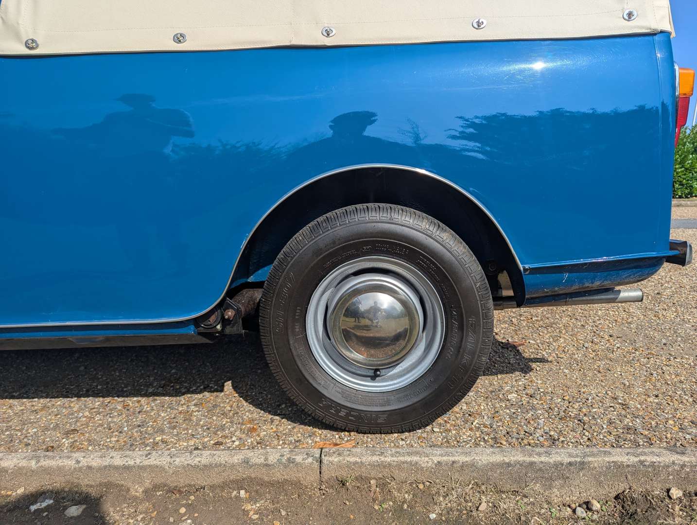 <p>1972 AUSTIN MINI PICK-UP</p>