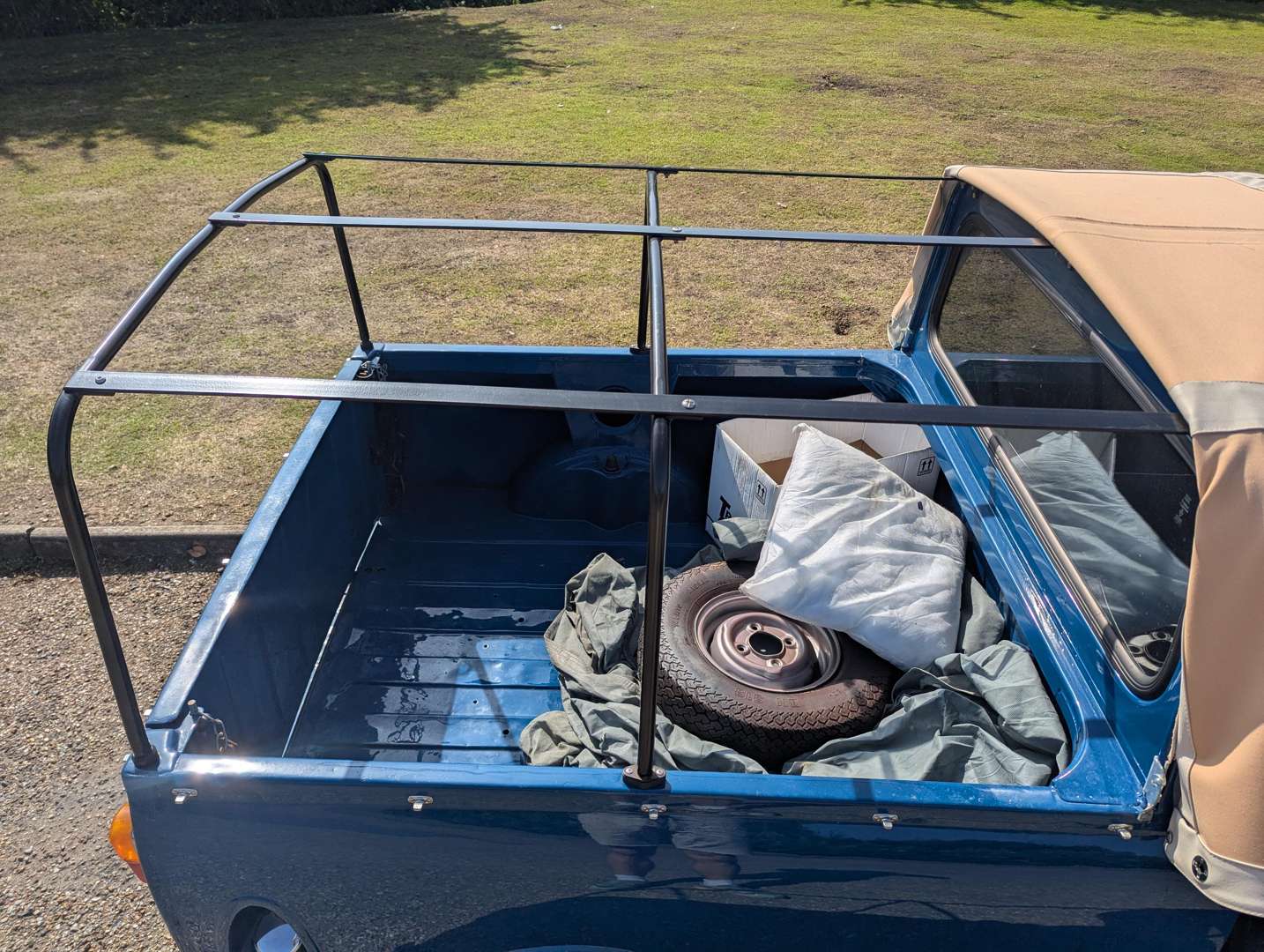 <p>1972 AUSTIN MINI PICK-UP</p>