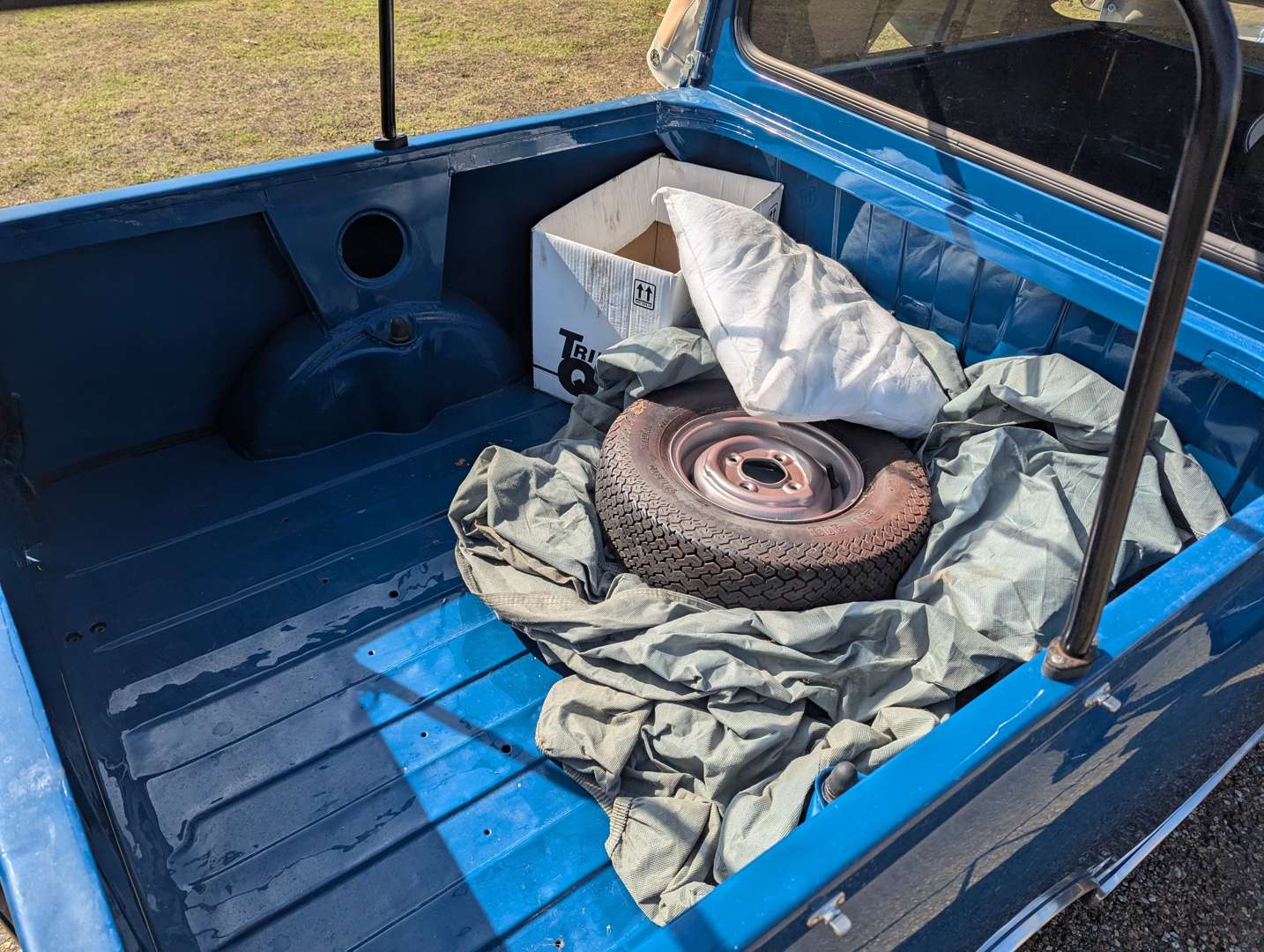 <p>1972 AUSTIN MINI PICK-UP</p>