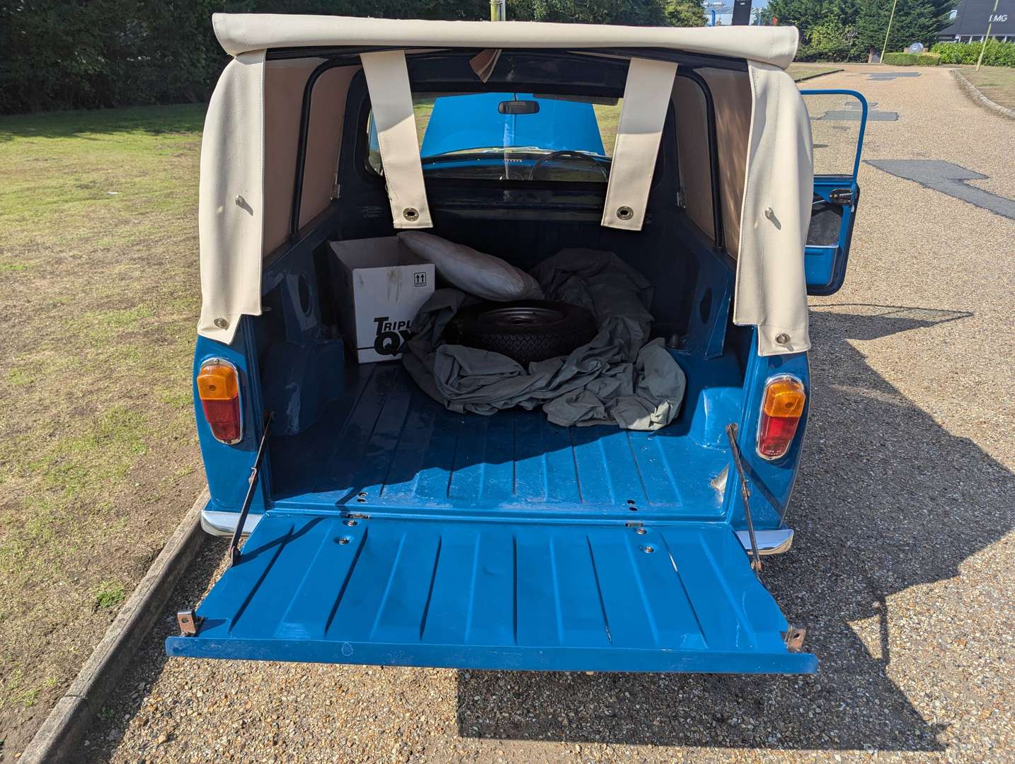 <p>1972 AUSTIN MINI PICK-UP</p>