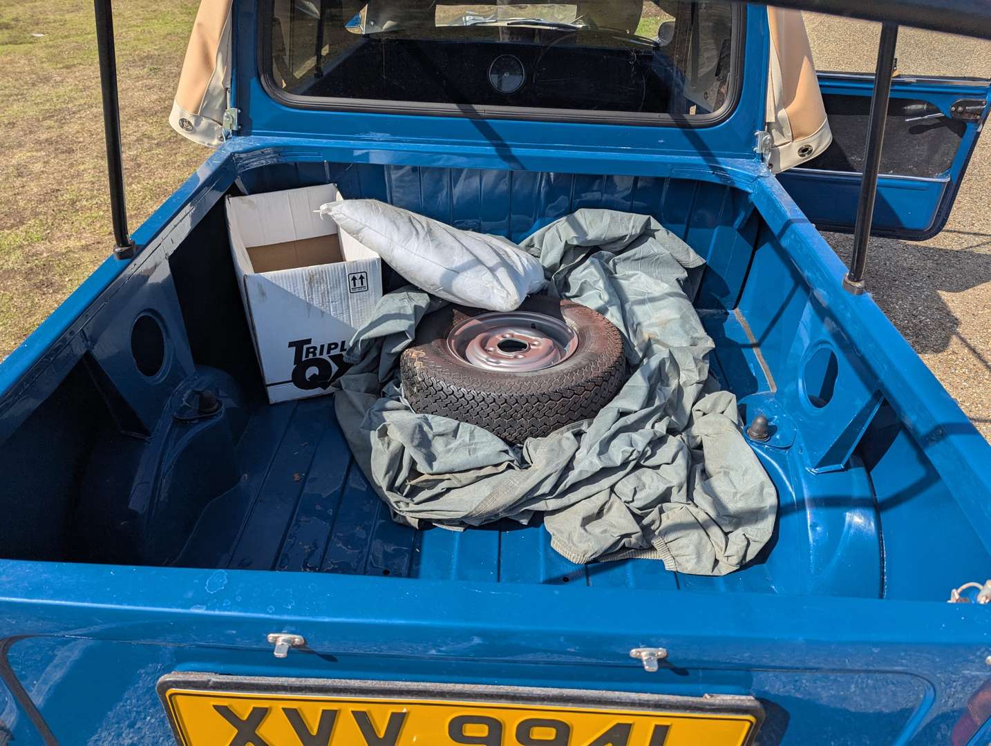 <p>1972 AUSTIN MINI PICK-UP</p>