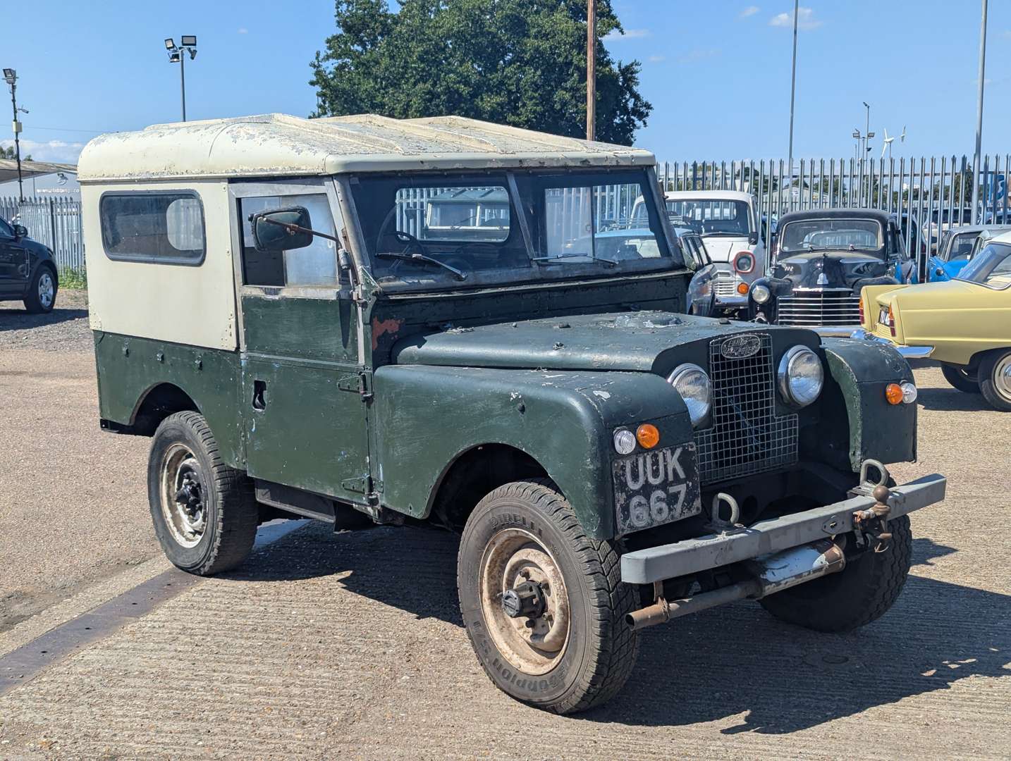<p>1957 LAND ROVER HARD TOP SERIES I</p>