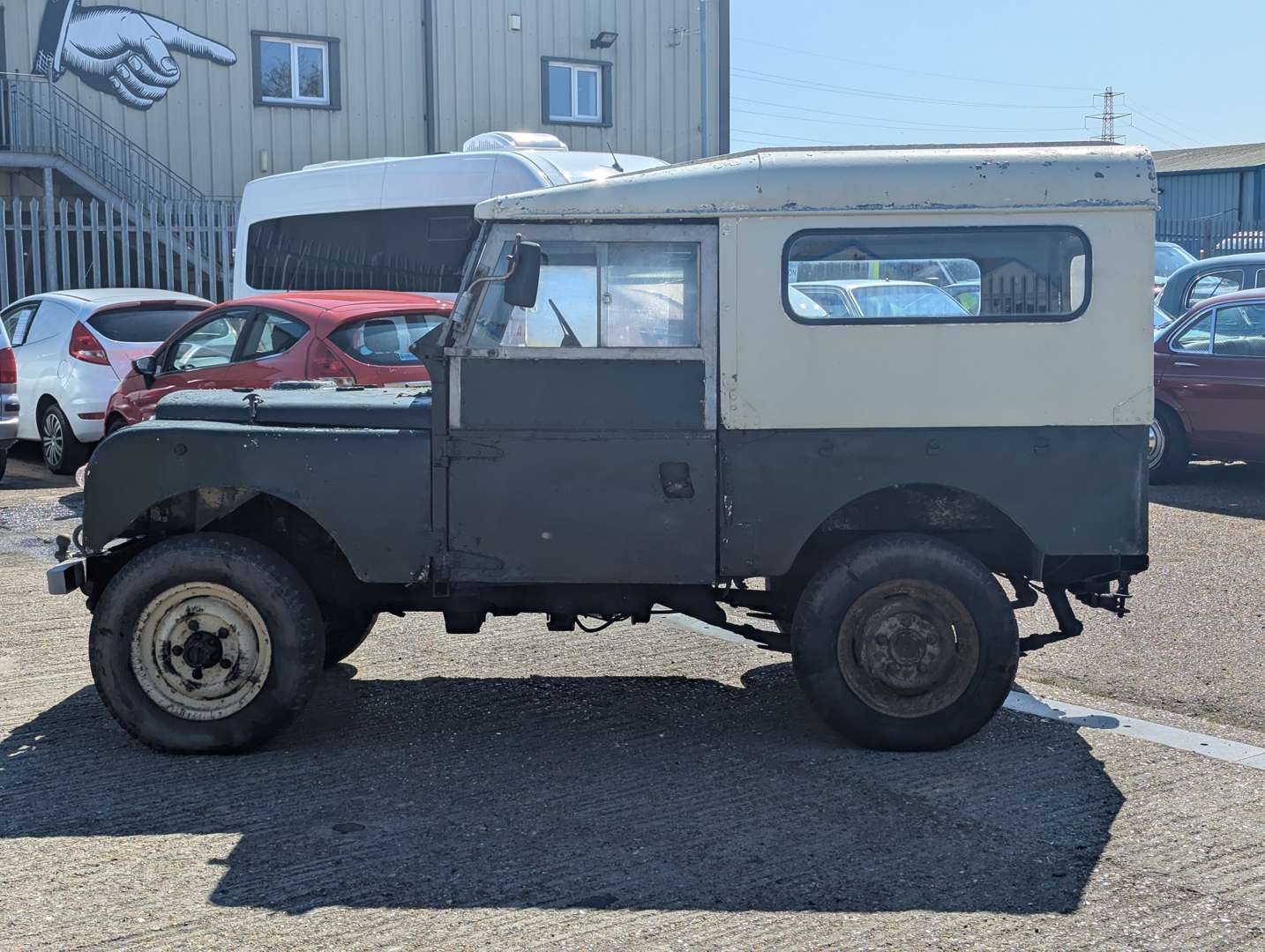 <p>1957 LAND ROVER HARD TOP SERIES I</p>