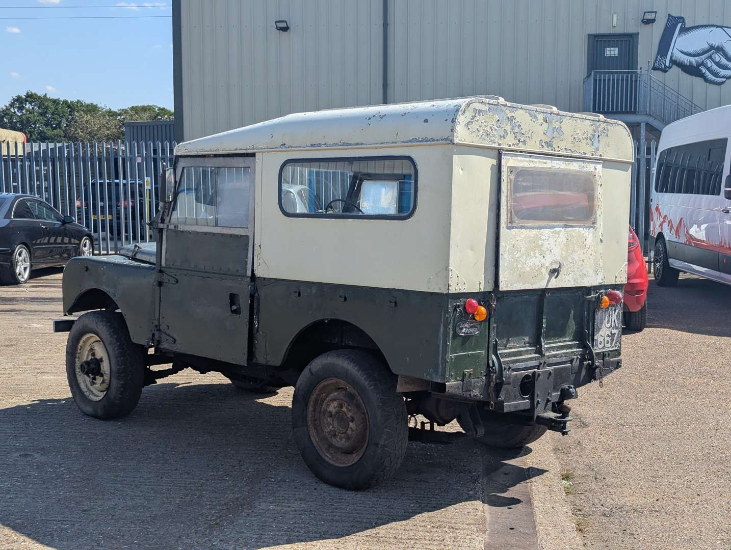 <p>1957 LAND ROVER HARD TOP SERIES I</p>