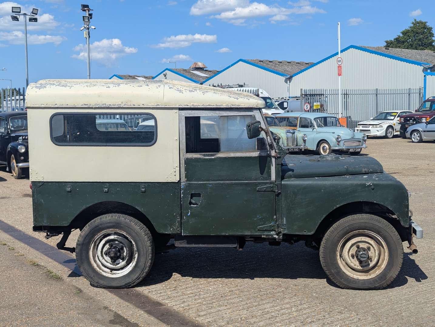 <p>1957 LAND ROVER HARD TOP SERIES I</p>