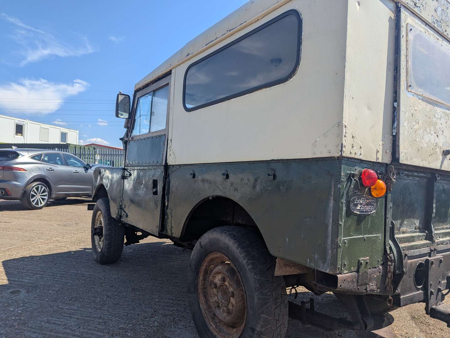 <p>1957 LAND ROVER HARD TOP SERIES I</p>