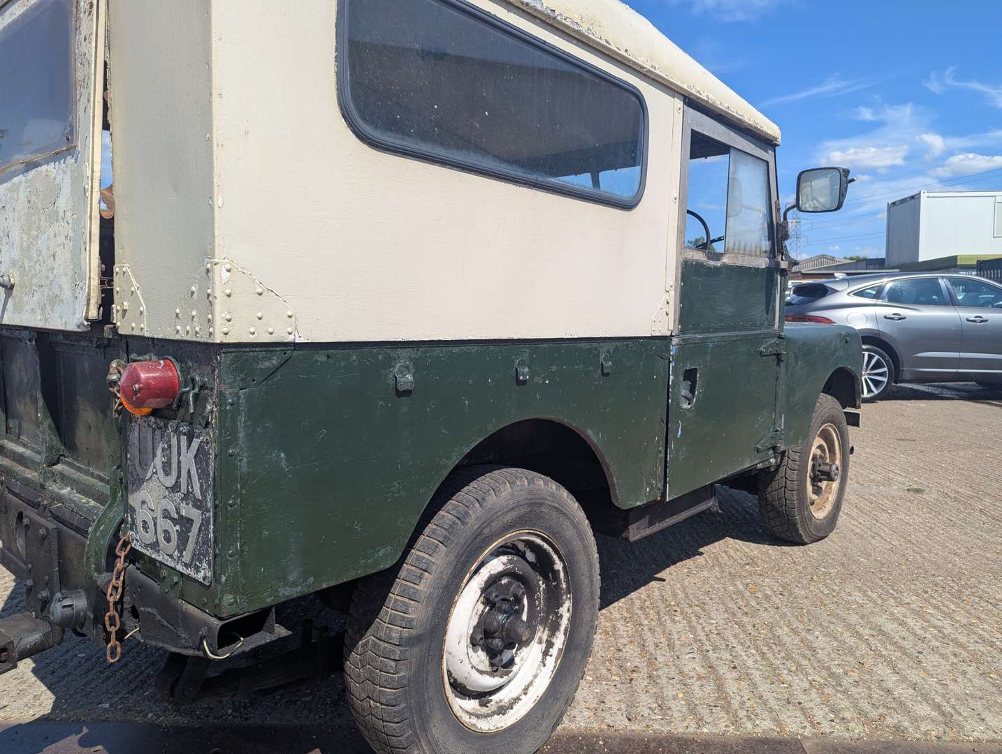 <p>1957 LAND ROVER HARD TOP SERIES I</p>
