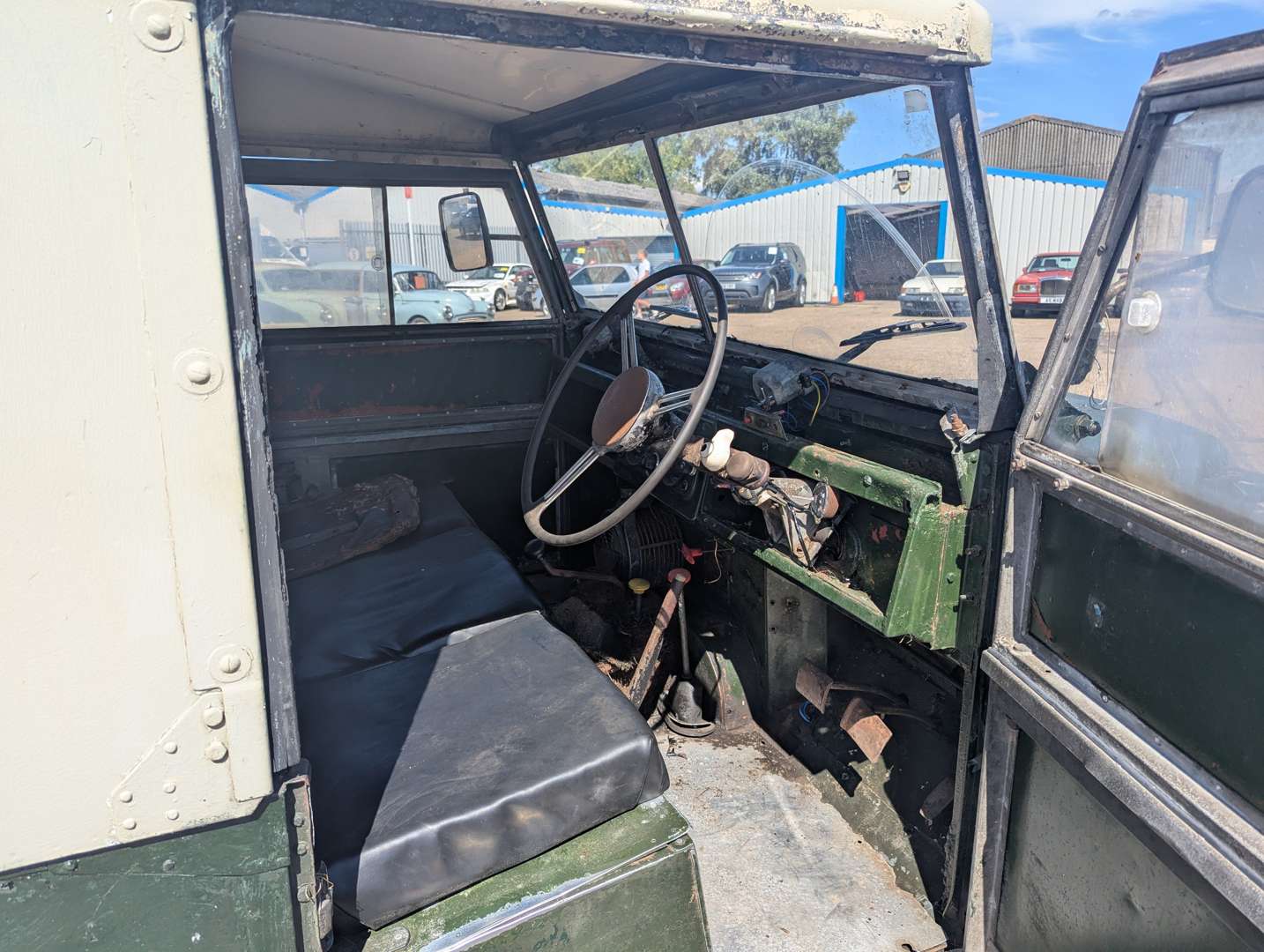 <p>1957 LAND ROVER HARD TOP SERIES I</p>