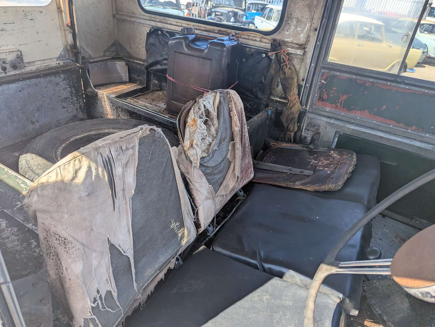 <p>1957 LAND ROVER HARD TOP SERIES I</p>