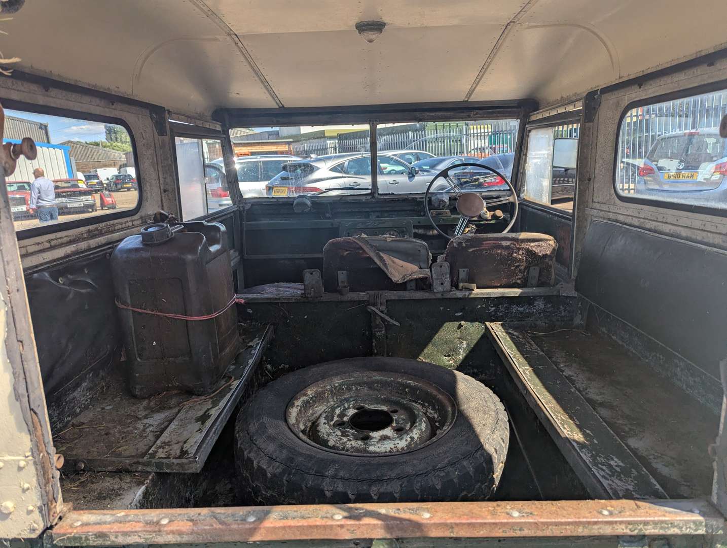 <p>1957 LAND ROVER HARD TOP SERIES I</p>