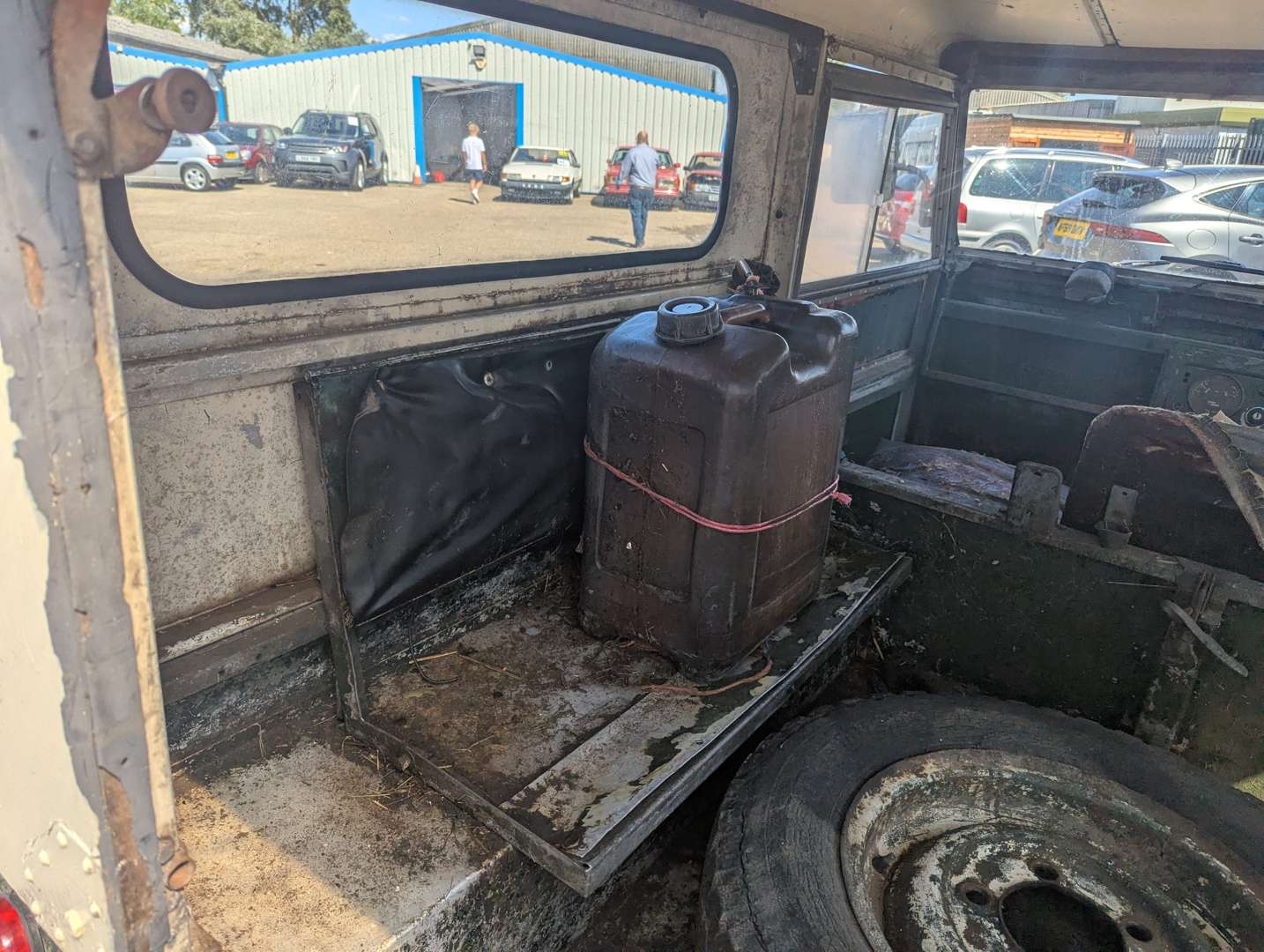 <p>1957 LAND ROVER HARD TOP SERIES I</p>