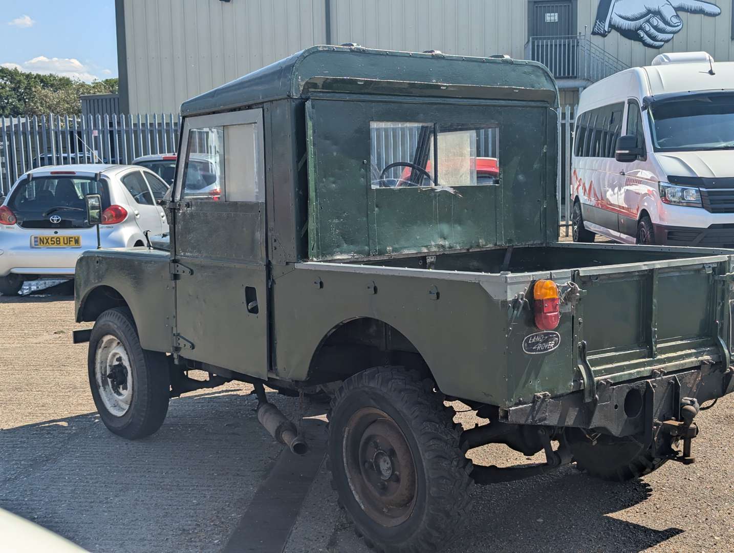<p>1955 LAND ROVER SWB SERIES I</p>
