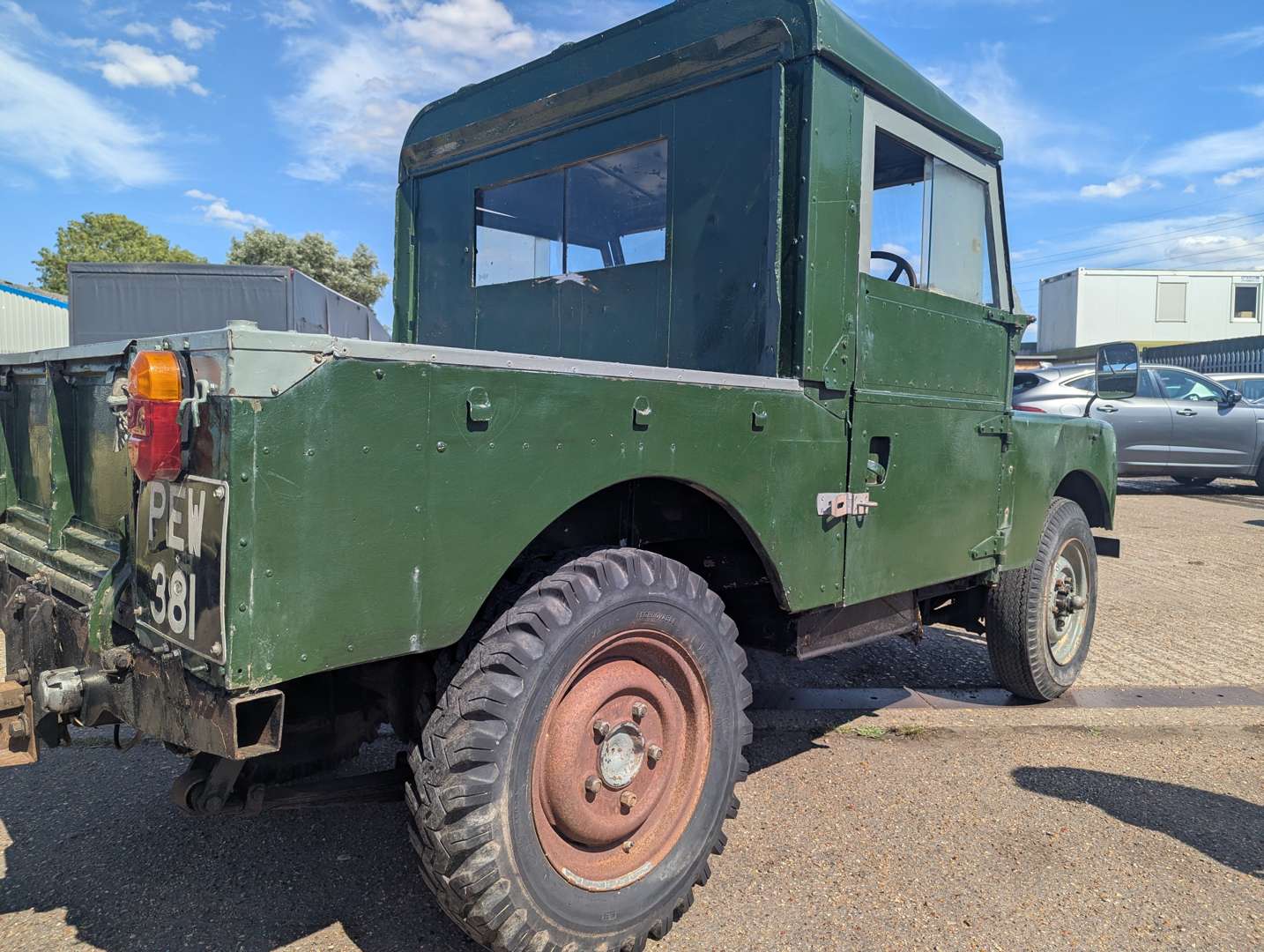 <p>1955 LAND ROVER SWB SERIES I</p>