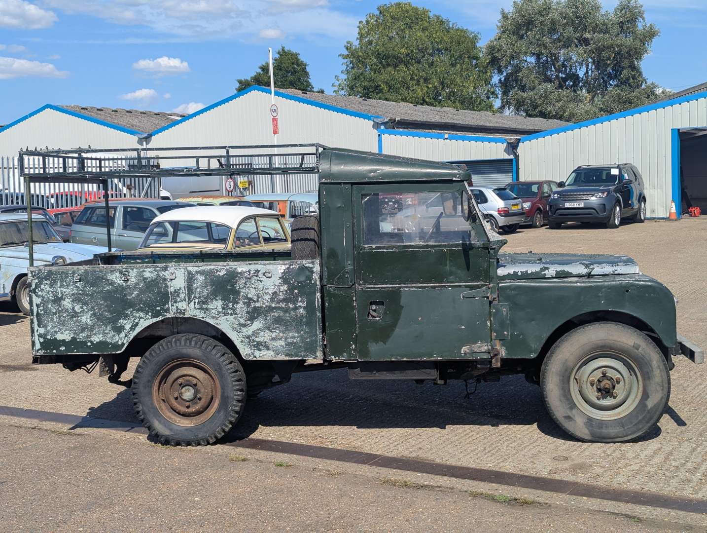<p>1954 LAND ROVER LWB SERIES I</p>