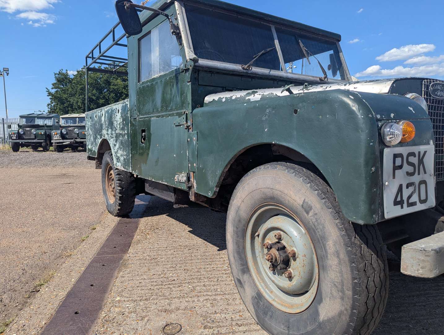 <p>1954 LAND ROVER LWB SERIES I</p>