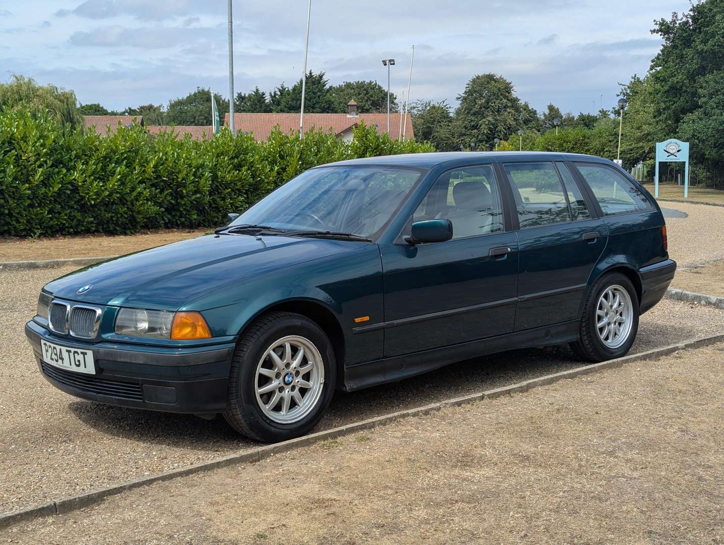 <p>1997 BMW 318I TOURING AUTO</p>