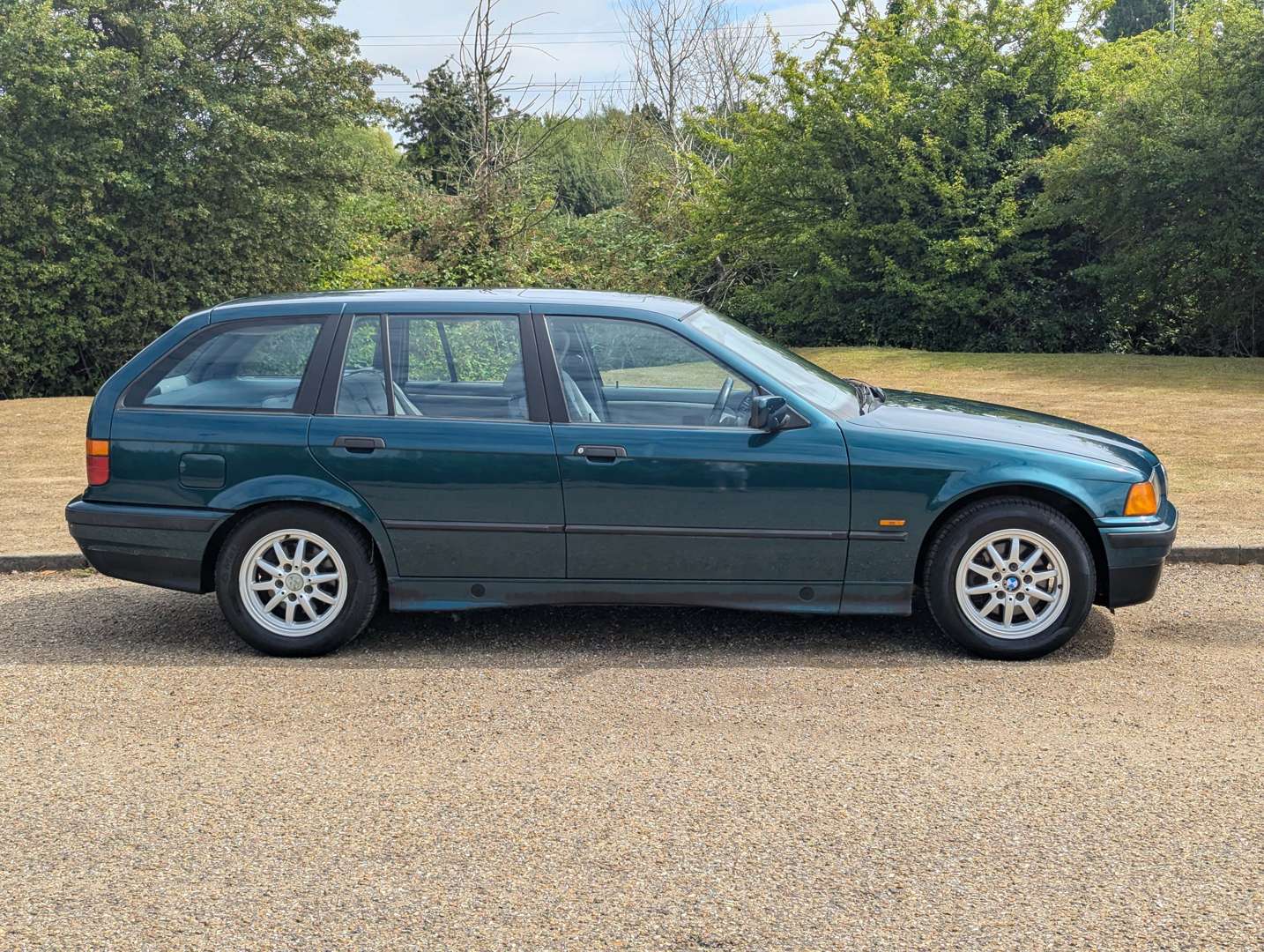 <p>1997 BMW 318I TOURING AUTO</p>