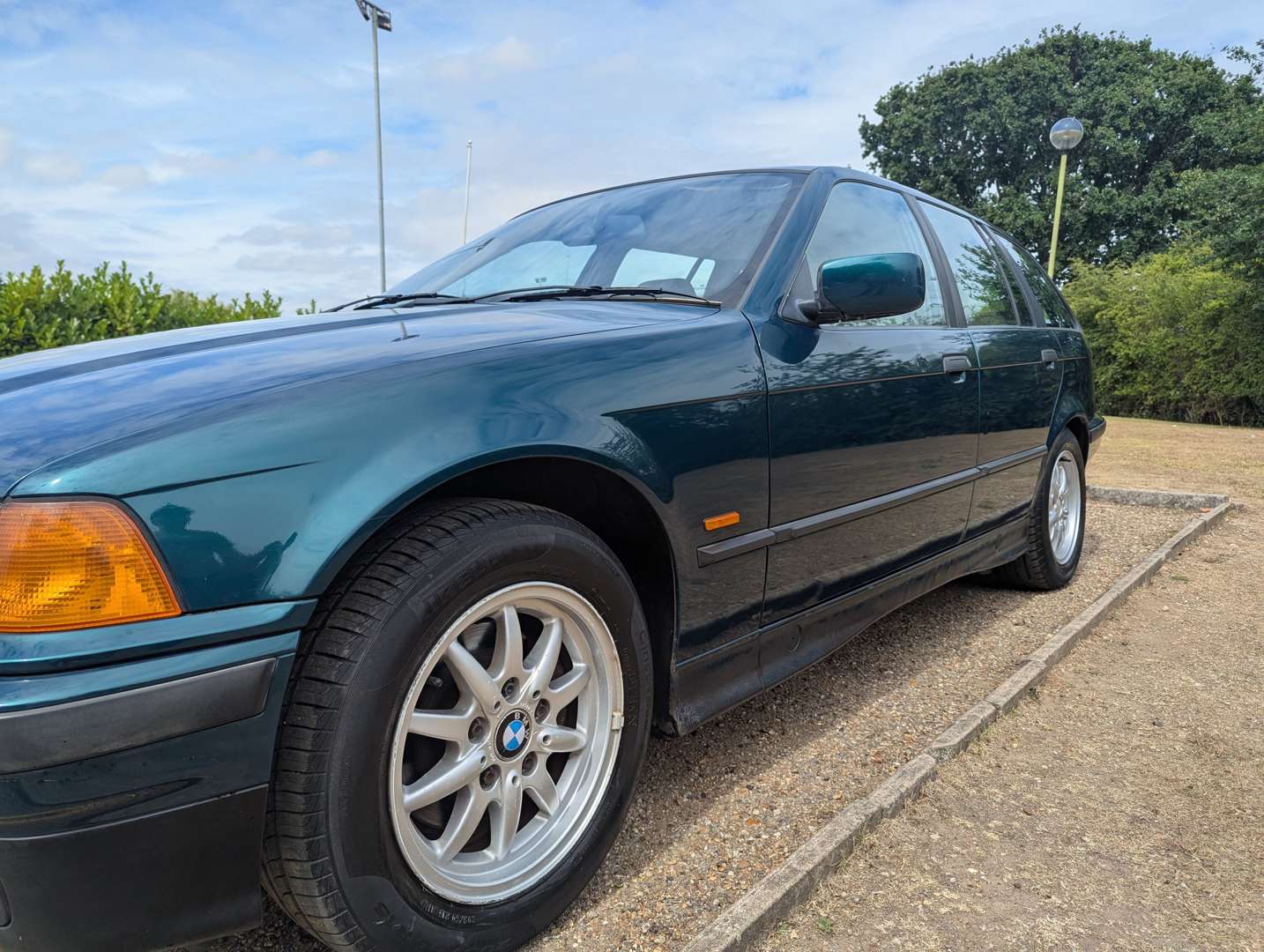 <p>1997 BMW 318I TOURING AUTO</p>