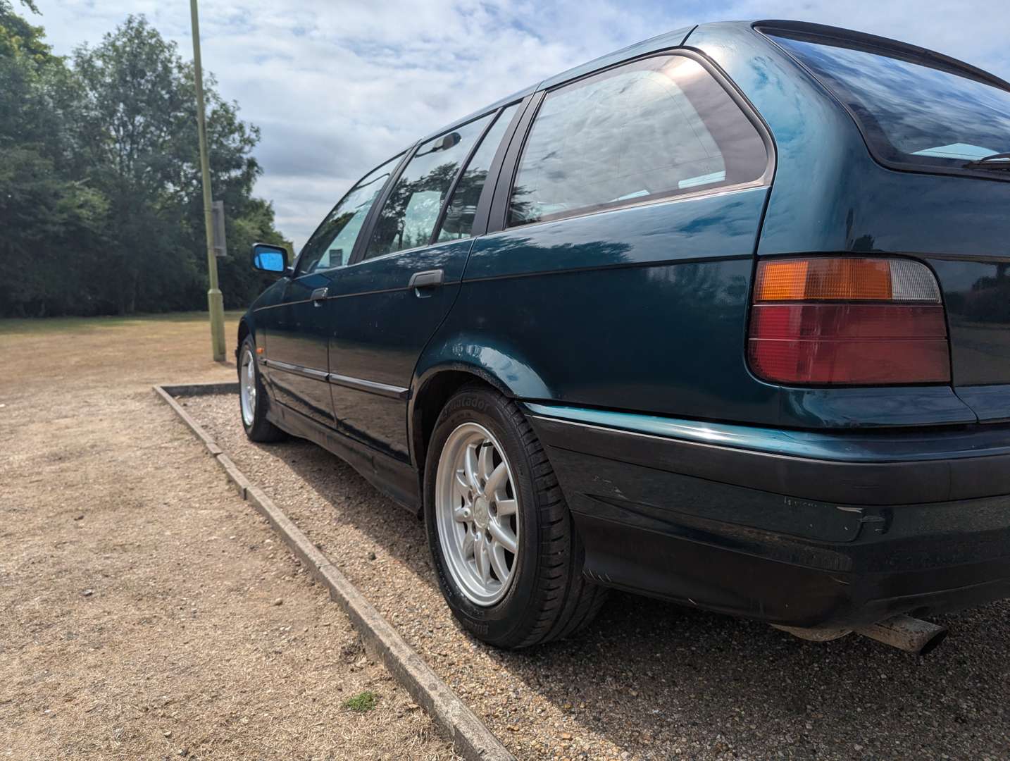 <p>1997 BMW 318I TOURING AUTO</p>