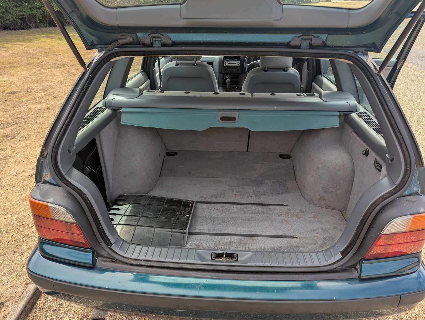 <p>1997 BMW 318I TOURING AUTO</p>