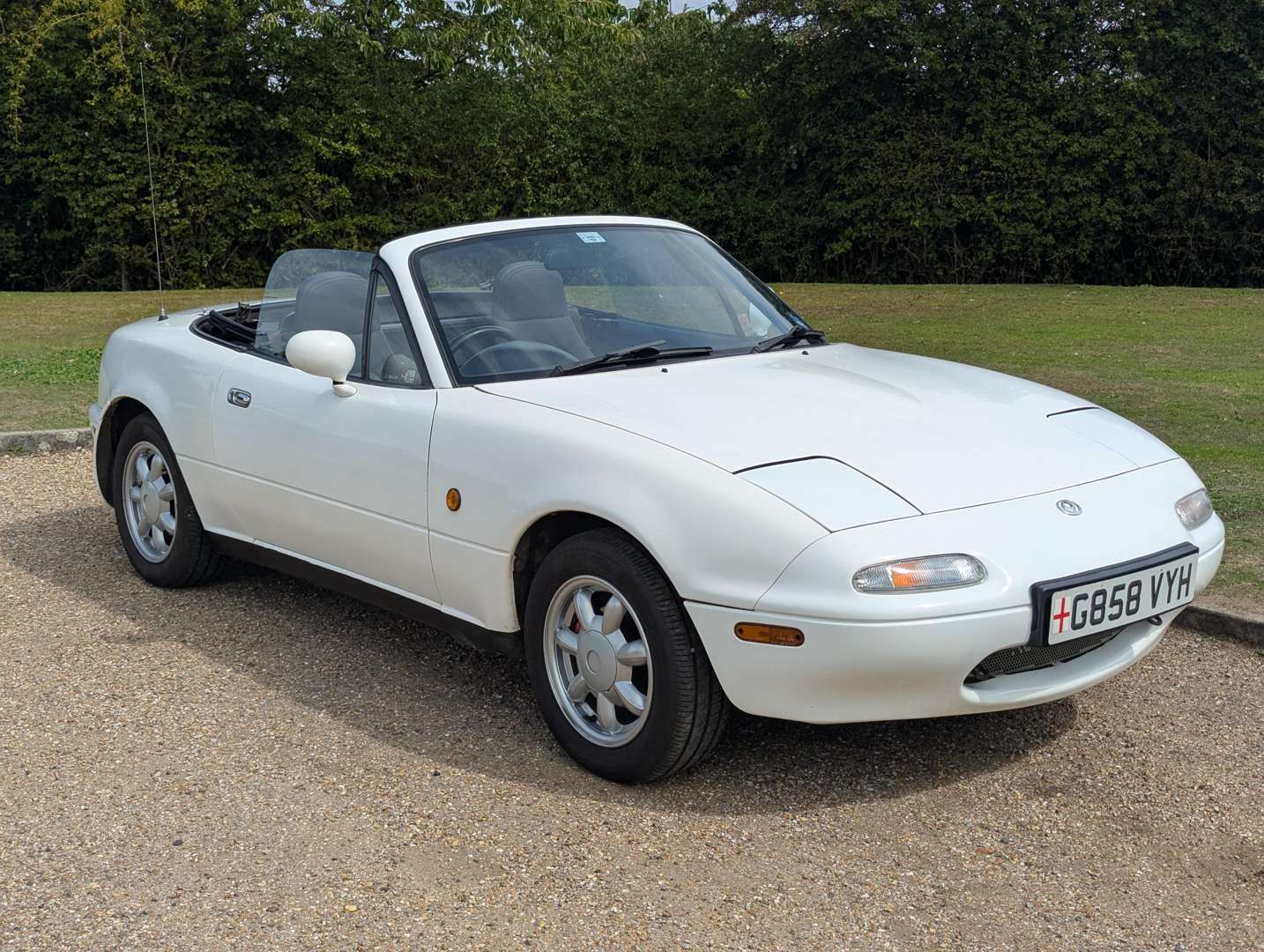 <p>1990 MAZDA MX-5</p>