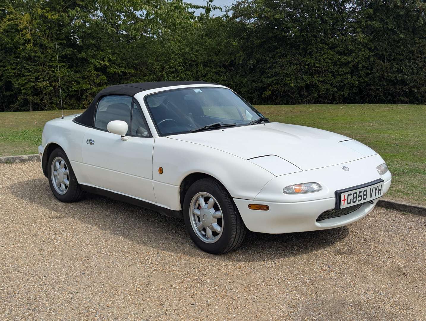 <p>1990 MAZDA MX-5</p>