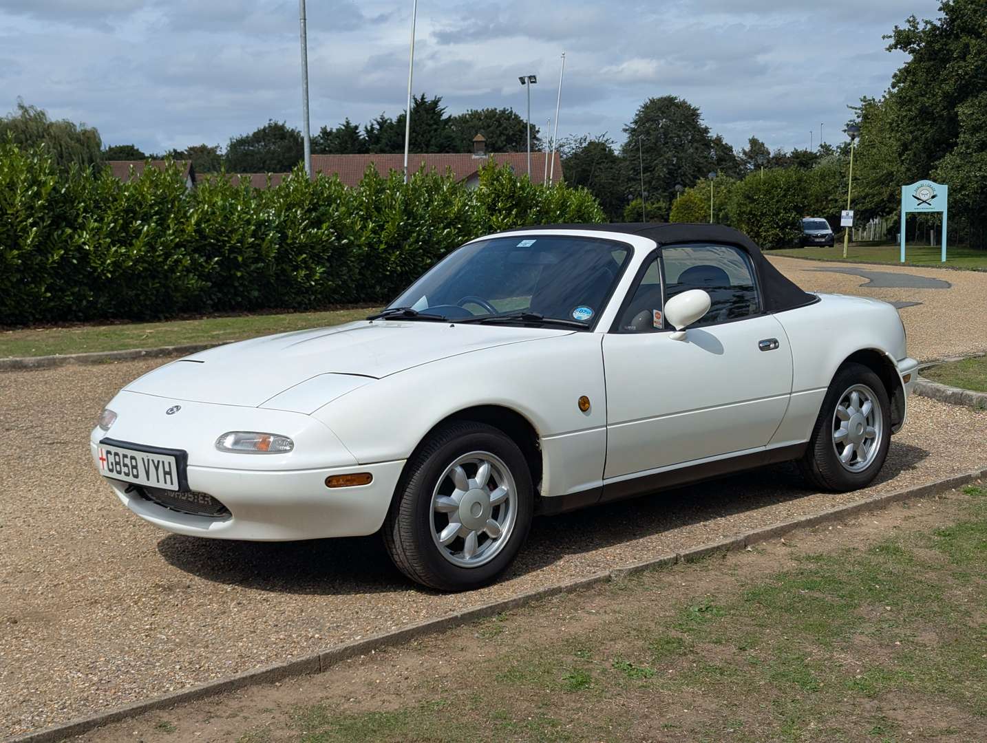 <p>1990 MAZDA MX-5</p>