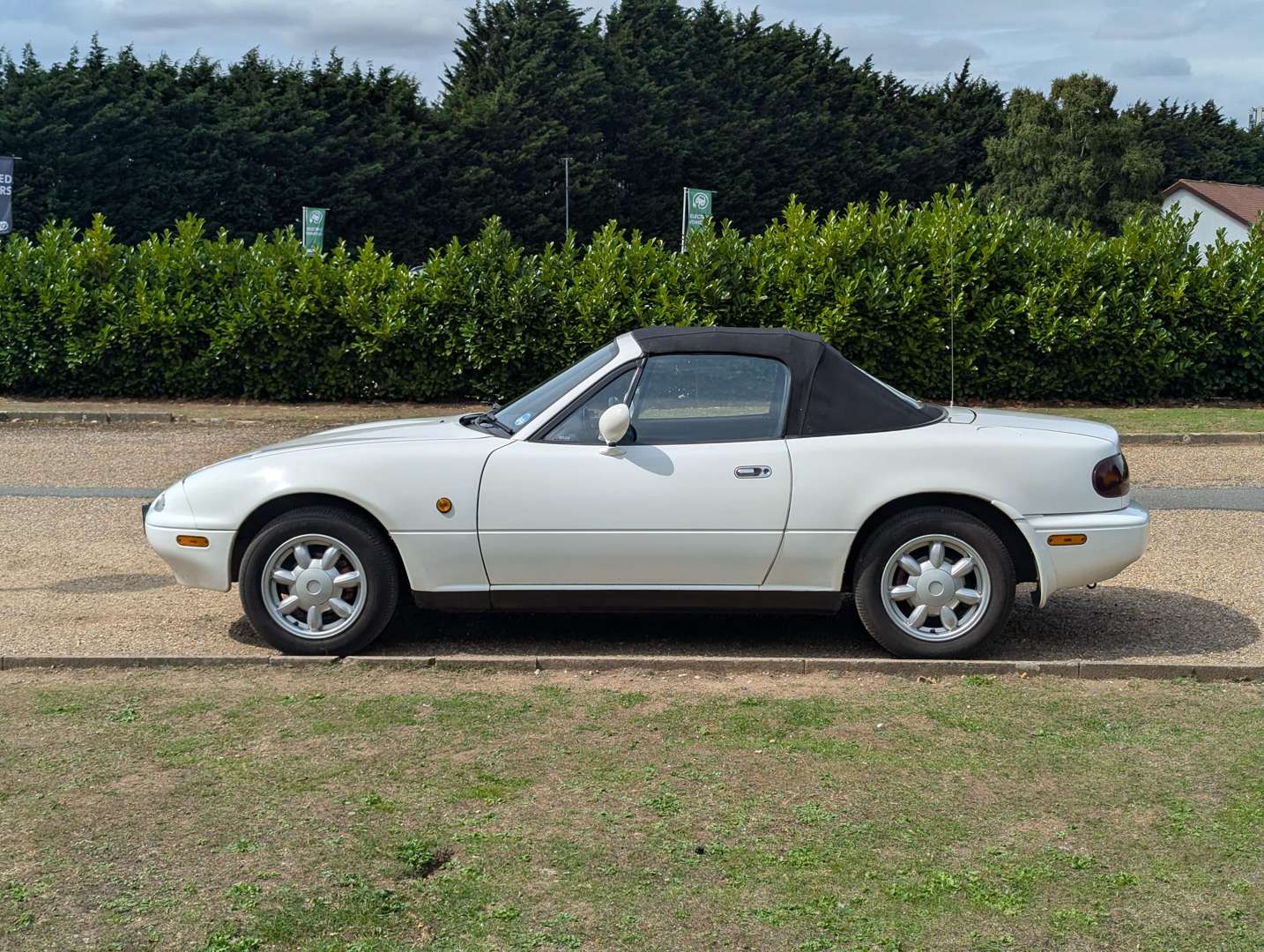 <p>1990 MAZDA MX-5</p>