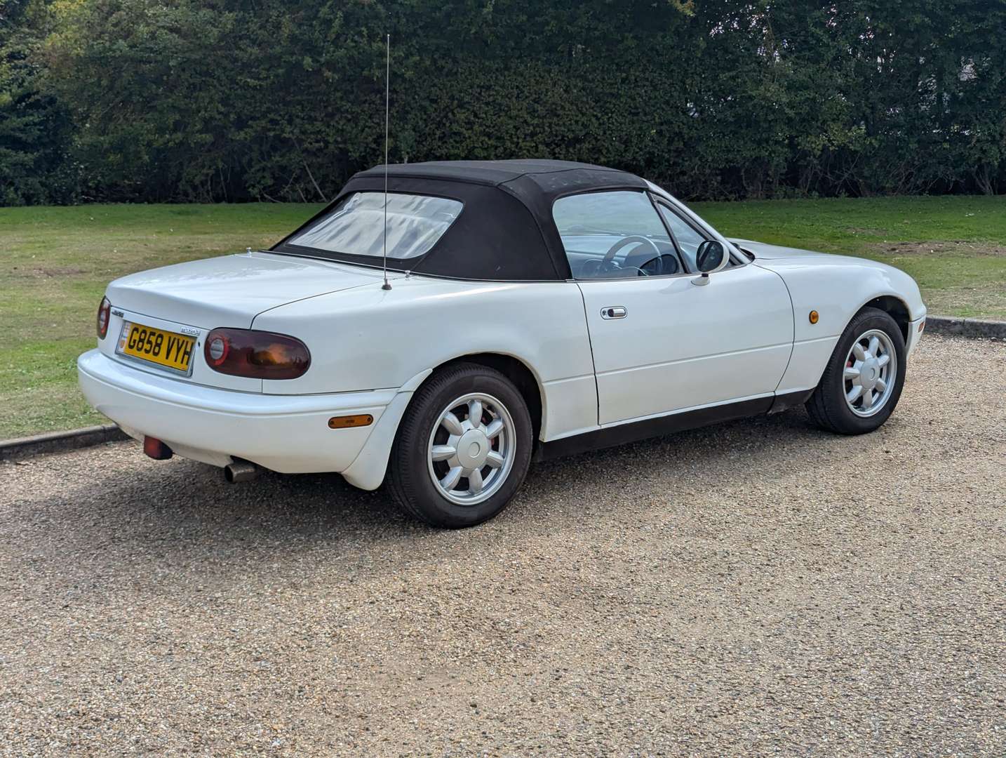 <p>1990 MAZDA MX-5</p>