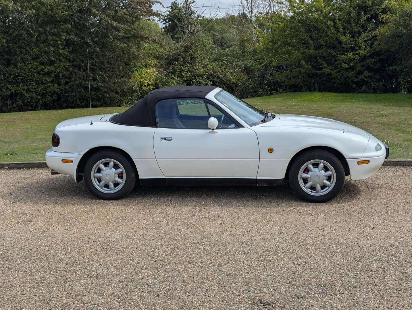 <p>1990 MAZDA MX-5</p>