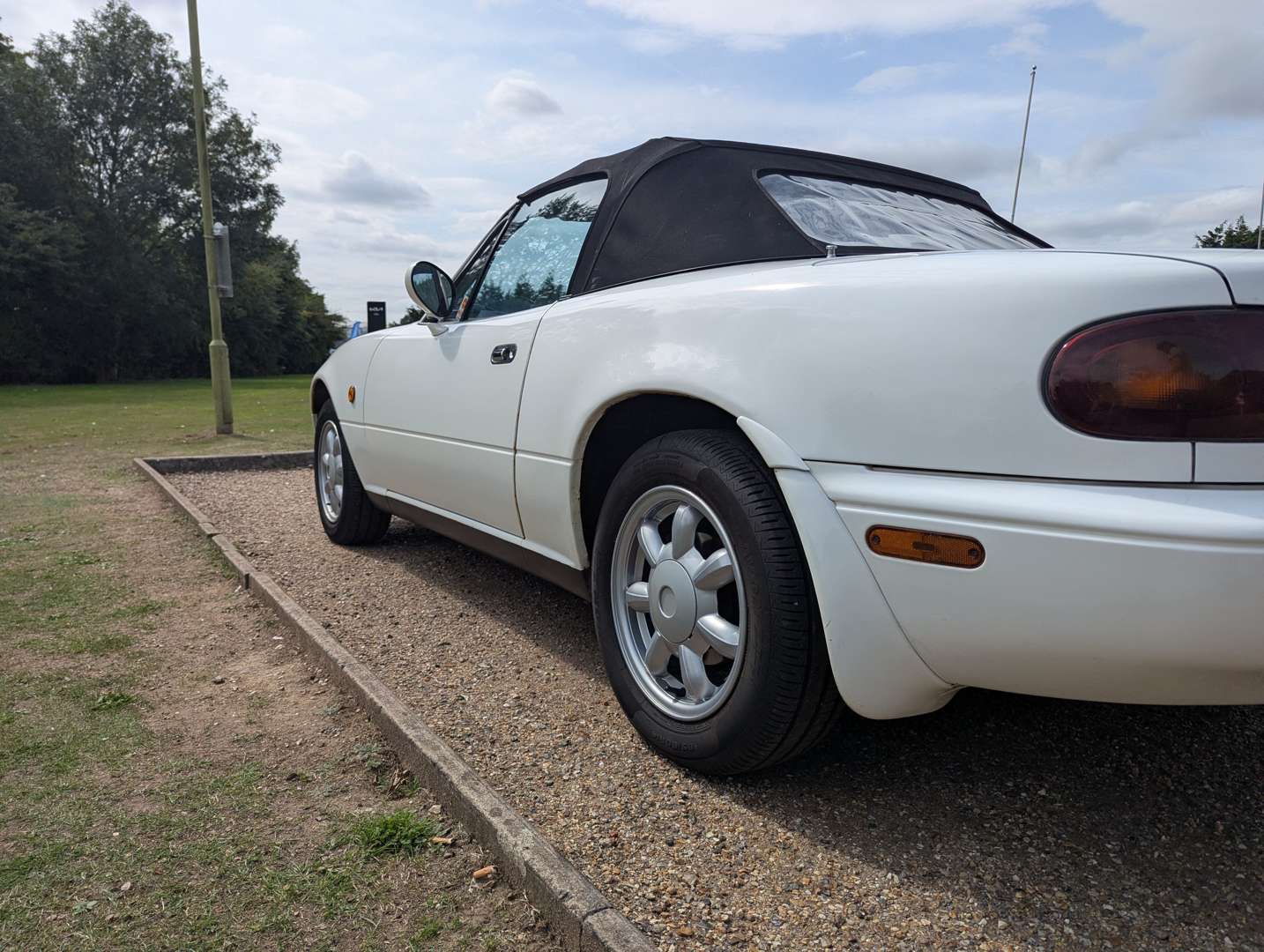 <p>1990 MAZDA MX-5</p>
