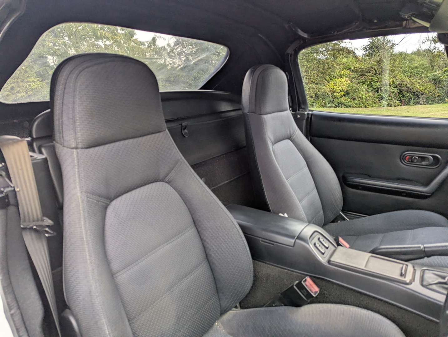 <p>1990 MAZDA MX-5</p>