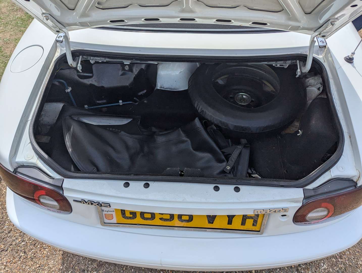 <p>1990 MAZDA MX-5</p>