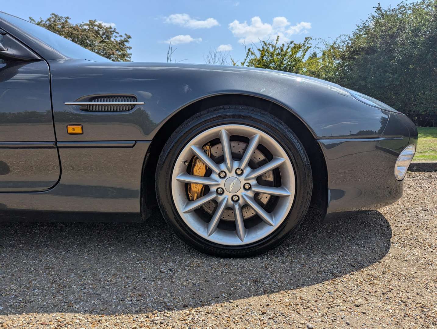 <p>2001 ASTON MARTIN DB7 VANTAGE</p>