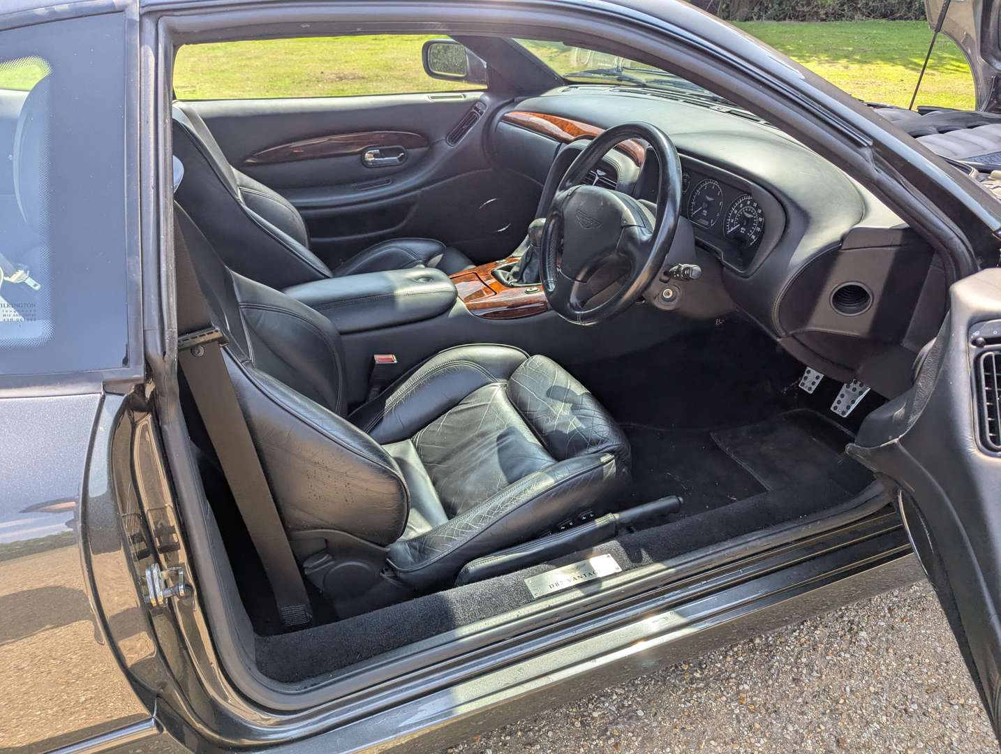 <p>2001 ASTON MARTIN DB7 VANTAGE</p>