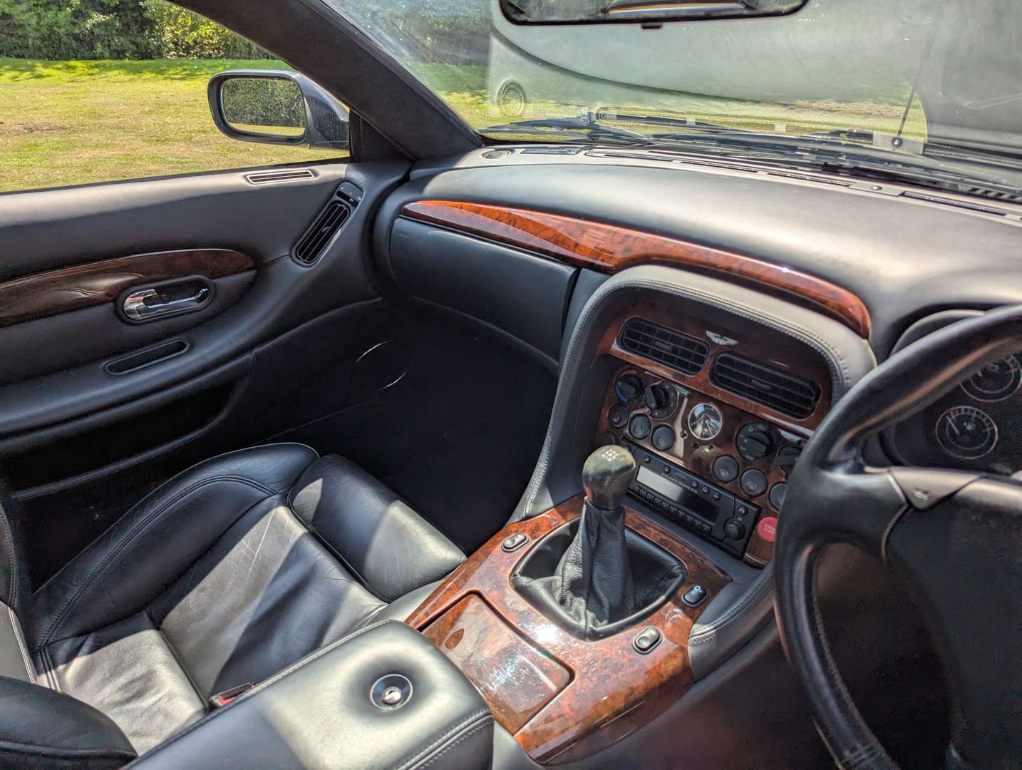 <p>2001 ASTON MARTIN DB7 VANTAGE</p>