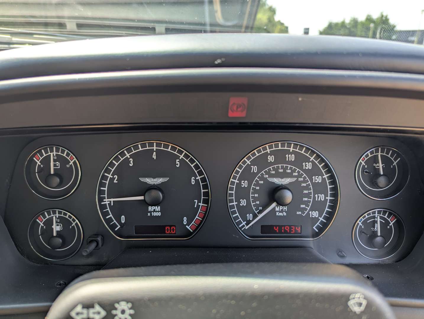 <p>2001 ASTON MARTIN DB7 VANTAGE</p>