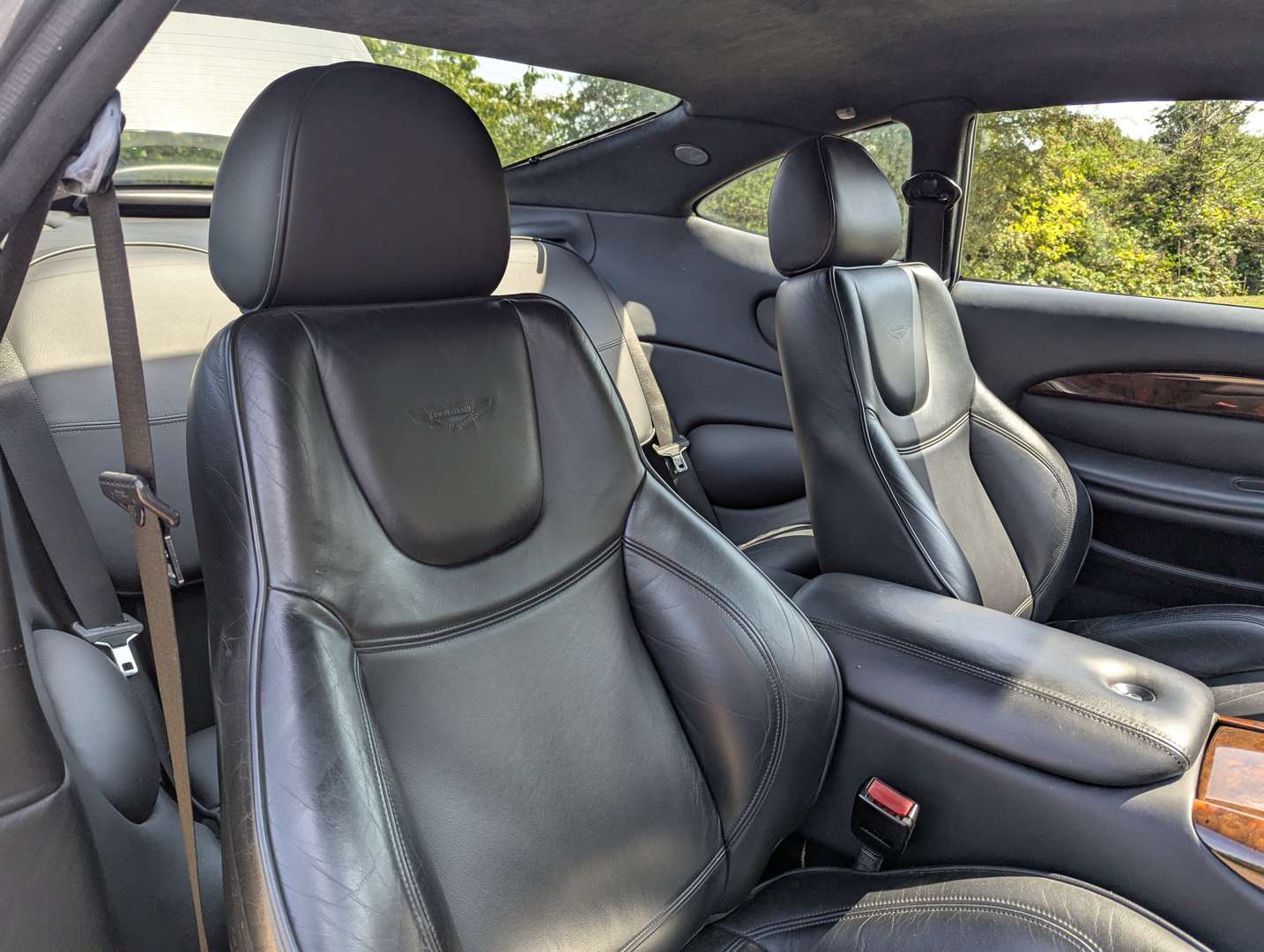 <p>2001 ASTON MARTIN DB7 VANTAGE</p>