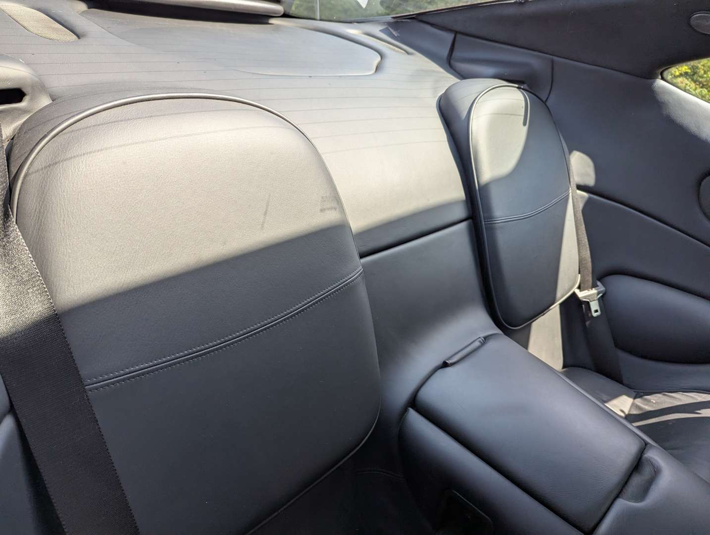 <p>2001 ASTON MARTIN DB7 VANTAGE</p>