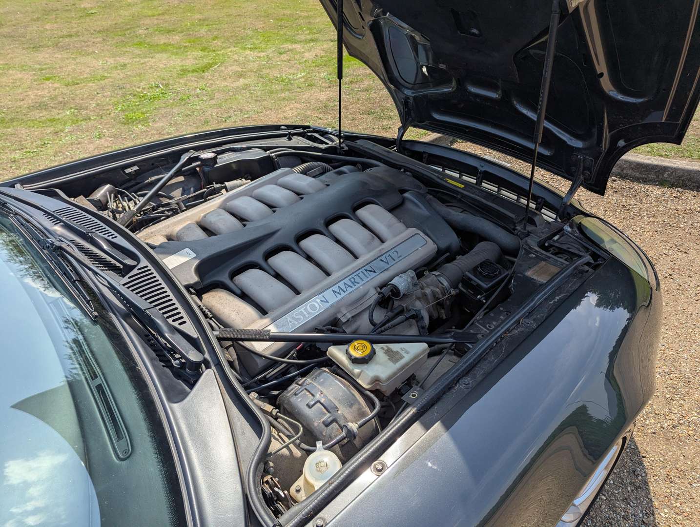 <p>2001 ASTON MARTIN DB7 VANTAGE</p>