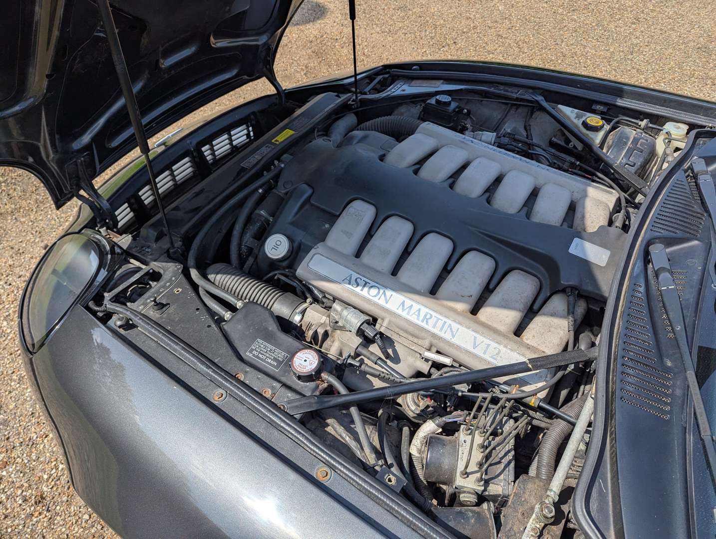 <p>2001 ASTON MARTIN DB7 VANTAGE</p>