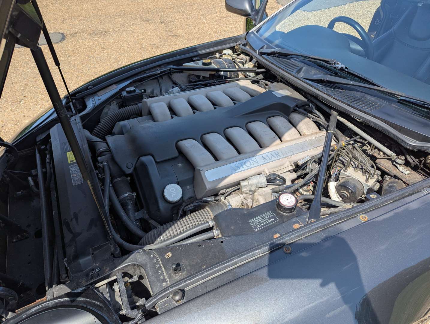 <p>2001 ASTON MARTIN DB7 VANTAGE</p>